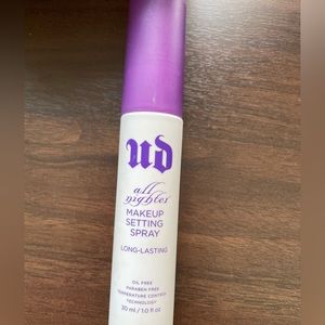 Urban Decay Makeup setting spray
